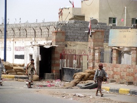 Peste 60 de deţinuţi au evadat printr-un tunel dintr-o închisoare din Yemen