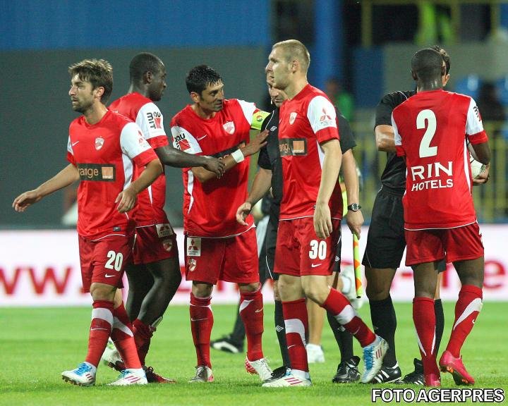 Dinamo învinge cu 2-1 pe Oţelul şi rămâne lider cu maximum de puncte