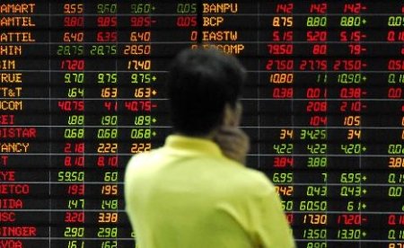 Bursele din Asia continuă să scadă. Preţul aurului atinge un nou maxim istoric