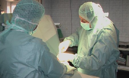 Medicii vinovaţi de moartea bebeluşului de la Târgu-Jiu, sancţionaţi cu 10% din salariu