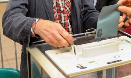 Alegătorii stângii din Franţa au ieşit în număr mare la vot