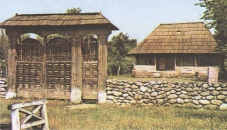 Casa memorială Constantin Brâncuşi, o replică uitată de autorităţi şi ocolită de turişti. Cea originală e coteţ de raţe şi porci