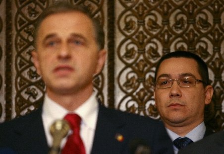 Ponta solicită excluderea lui Geoană din PSD. Iliescu: Geoană rămâne preşedintele Senatului