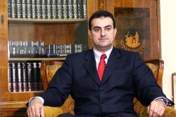 Primarul Clujului, Sorin Apostu, a fost arestat. Afaceristul Călin Stoia îi ţine de cald la &quot;răcoare&quot;