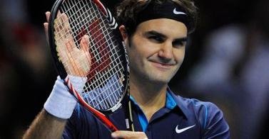 Federer a câştigat primul meci în &quot;Turneul Campionilor&quot;, în faţa lui Tsonga
