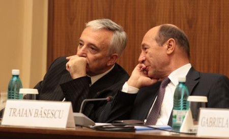 Băsescu se întâlneşte cu guvernatorul BNR la Palatul Cotroceni. Boc nu participă la discuţii
