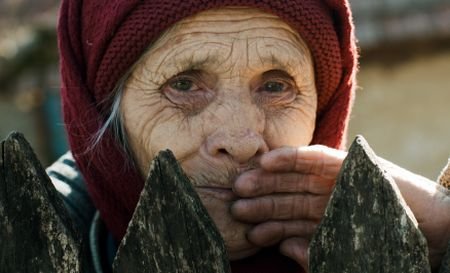 Sărăcia a făcut-o să îşi dorească moartea. Încă o româncă cere să fie eutanasiată