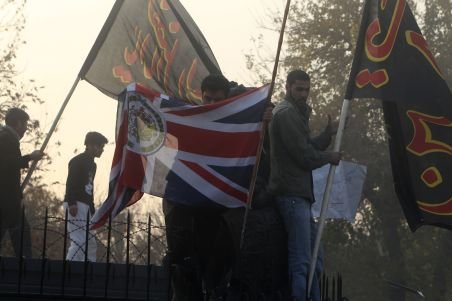 Marea Britanie închide ambasada din Iran şi ambasada iraniană de la Londra