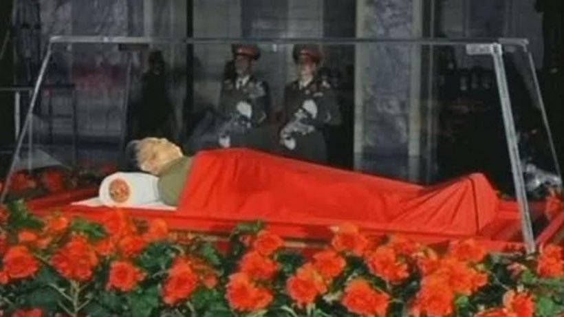 Imagini cu trupul neînsufleţit al lui Kim Jong-Il difuzate de televiziunea nord-coreeană