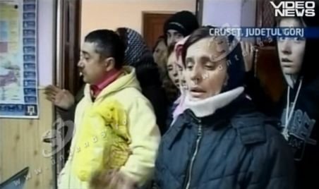 Scandal la o primărie din Gorj: Oamenii a dat iama în sediu nervoşi că nu au primit ajutorul social
