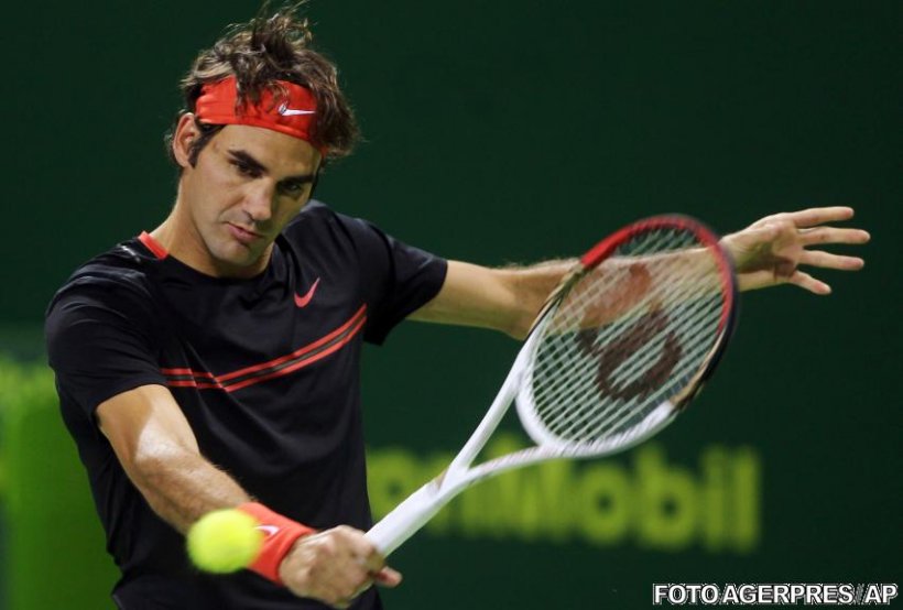 Roger Federer a obţinut a 19-a victorie consecutivă şi s-a calificat în sferturi la Doha