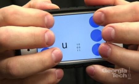 Aplicaţia mobilă BrailleTouch permite nevăzătorilor să scrie mesaje. Vezi aici cum este posibil