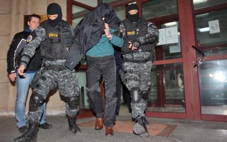 Atacatorul din Dorobanţi a fost internat la Psihiatrie în 2011. Când a obţinut permisul de armă nu era necesar avizul medical