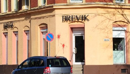 Numele teroristului norvegian Breivik, inspiraţie pentru un retailer german? De unde îşi cumpără neo-naziştii germani hainele