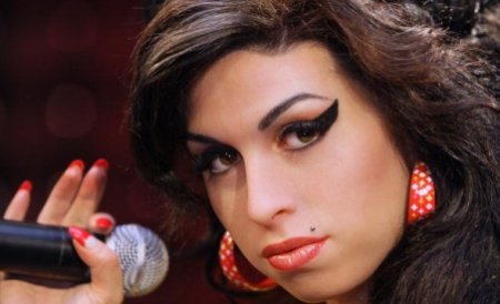 Averea lui Amy Winehouse, de 4.66 milioane de dolari, moştenită de părinţii cântăreţei