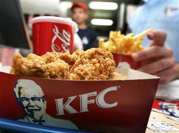 Un angajat KFC a fost concediat pentru că a refuzat să vândă &quot;carnea putrezită&quot; clienţilor