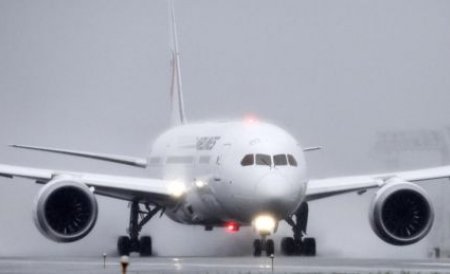 Zboruri suspendate o zi întreagă pe un aeroport britanic după un incident la aterizarea unui avion 