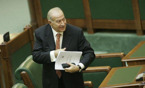 &quot;Pe Traian Basescu îl lasă nervii. Din preşedinte jucător a devenit preşedinte jucărie&quot;
