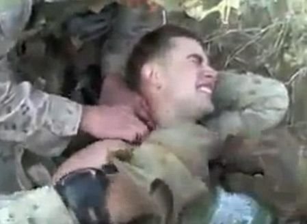 Imagini ŞOCANTE! Agonia unui militar din Afganistan, împuşcat în gât