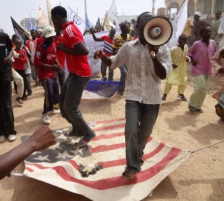 Nigeria. Zeci de mii de persoane au manifestat sâmbătă împotriva filmului antiislam produs în SUA