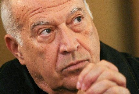Dan Voiculescu: Interdicţia cumulului pensiei cu salariul reprezintă una dintre cele mai nocive nedreptăţi ale regimului Traian Băsescu