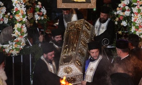 Un sobor de preoţi, în frunte cu Patriarhul Daniel, oficiază Sfânta Liturghie cu ocazia Cuvioasei Parascheva