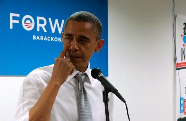 Gestul care îl umanizează. Obama a plâns în timp ce le mulţumea tinerilor care au lucrat la campania sa electorală