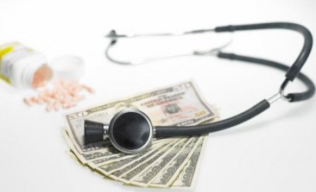 Taxă de internare în spital. Bolnavii din Neamţ vor merge medic numai cu bani