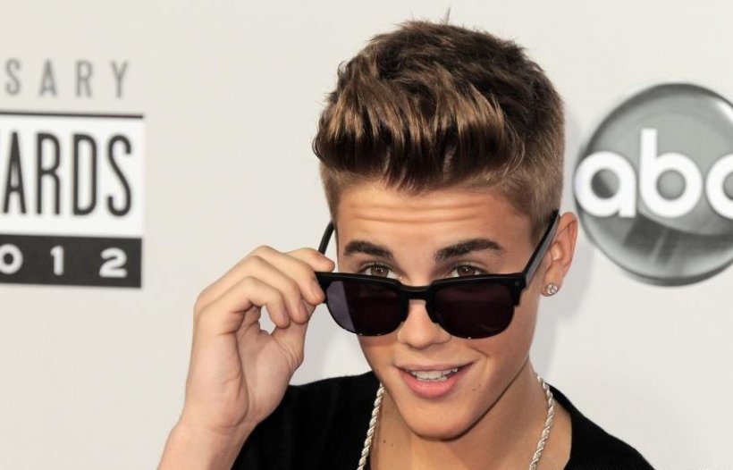 Justin Bieber, marele câştigător la American Music Awards. Tânărul megastar a plecat acasă cu cele mai râvnite trofee