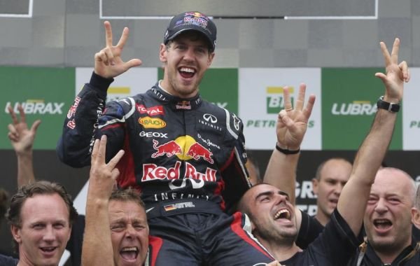 Sebastian Vettel a devenit cel mai tânăr triplu campion mondial în Formula 1
