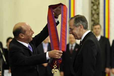 Gitenstein, decorat DIN DRAGOSTE de preşedintele Băsescu cu «Steaua României» 