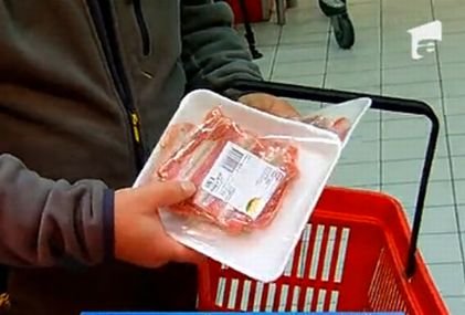 Carnea plimbată prin magazine, un pericol real pentru sănătate