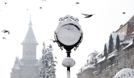 Gerul şi ninsorile pun stăpânire pe România. Ministrul MAI a convocat comandamentul de iarnă