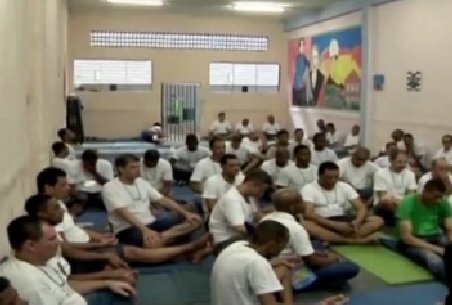 Deţinuţii brazilieni beneficiază de şedinte gratuite de yoga