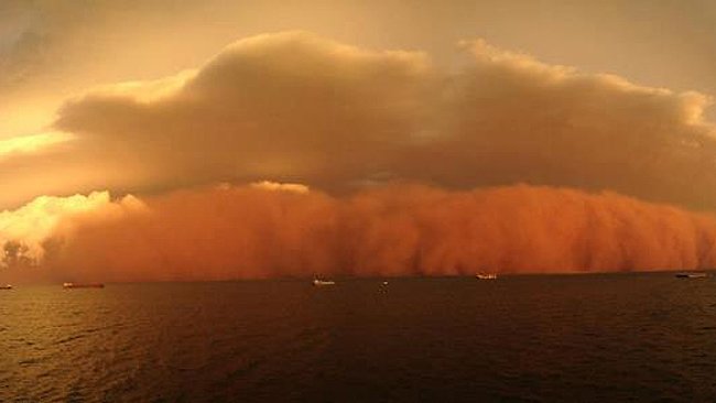 Imagini APOCALIPTICE. Un nor imens de nisip a &quot;înghiţit&quot; coasta Australiei