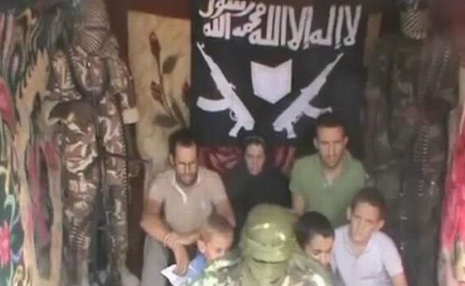 O înregistrare video cu familia de francezi răpită de islamiştii nigerieni a fost postată pe YouTube