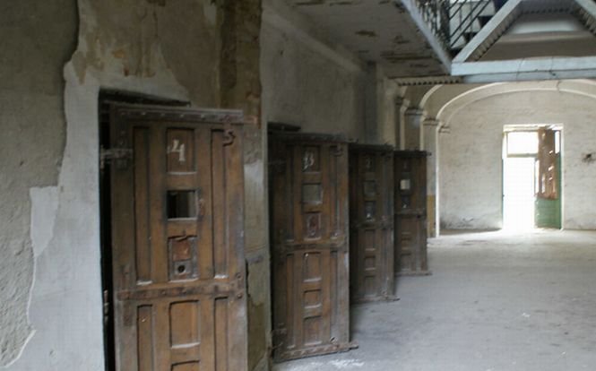 Închisoarea &quot;tăcerii&quot; din Râmnicu Sărat, în care au fost deţinuţi Ion Mihalache şi Corneliu Coposu, transformată în Memorial al Victimelor Comunismului 
