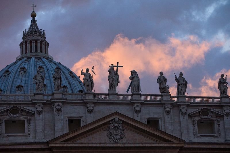 FOTOREPORTAJ din mijlocul Vaticanului. Ce se întâmplă aceste momente în spatele uşilor închise 