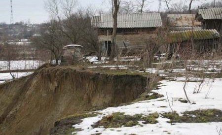 Alunecările de teren, blestemul din satul gorjean Seciurile. Consiliul Judeţean cere evacuarea localnicilor 