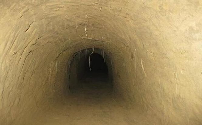 AMERICANII din catacombe! Mai multe persoane fără adăpost trăiau în galerii subterane