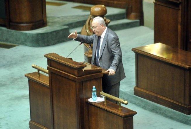 Liderul senatorilor liberali cere PSD Constanţa RETRAGEREA sprijinului politic pentru Remus Cernea
