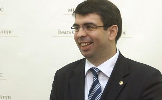 Robert Cazanciuc jură la Palatul Cotroceni. Noul ministru al Justiţiei ar putea fi învestit luni în noua funcţie