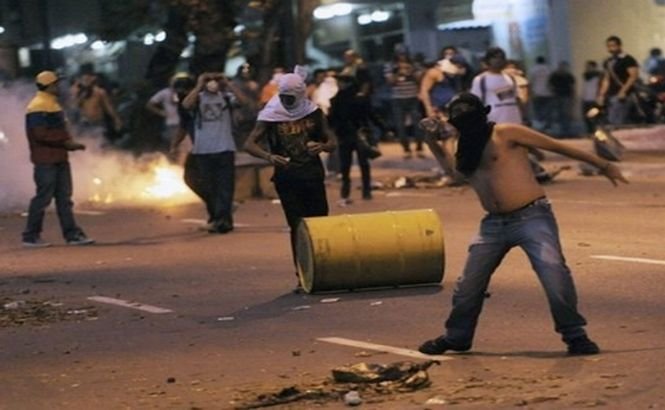 Proteste VIOLENTE în Venezuela. Cel puţin 7 morţi şi sute de arestaţi