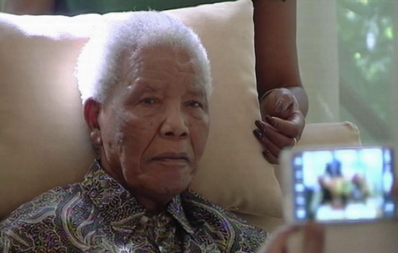 Imaginile cu Nelson Mandela care au stârnit nemulţumire în Africa de Sud