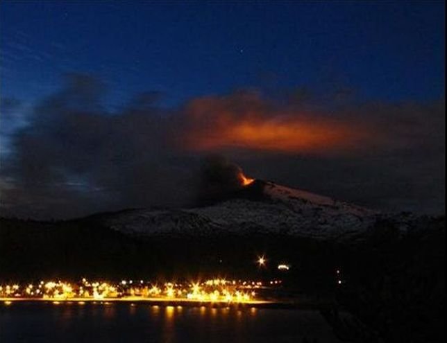 ALERTĂ ROŞIE în Chile şi Argentina: Peste 2.000 de persoane, EVACUATE din cauza unei posibile erupţii a vulcanului Copahue