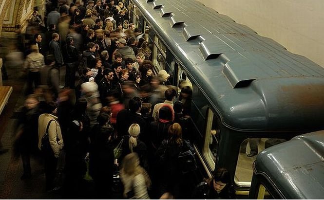 Panică la metroul din Moscova. Mii de persoane au fost evacuate, în urma unui incendiu. 31 de persoane au fost rănite
