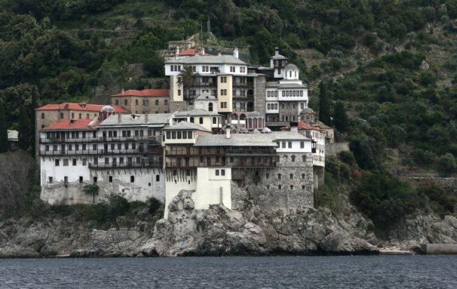 Mănăstirile de pe Muntele Athos ar putea rămâne fără protecţie