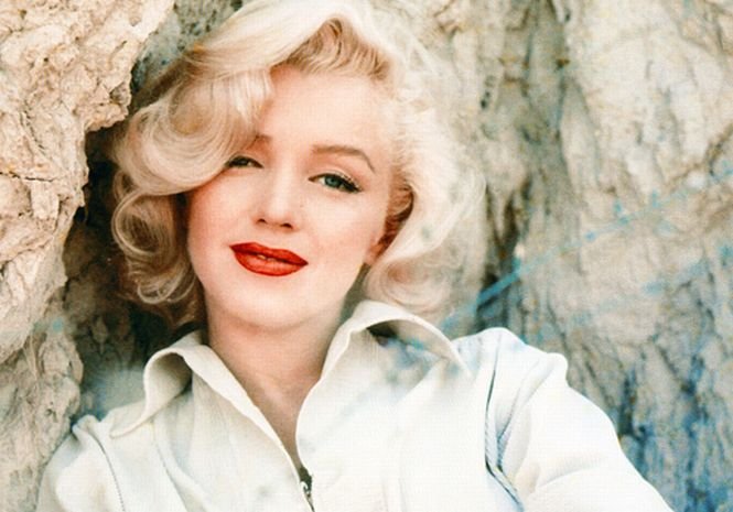 Imagini cu vedete precum Marilyn Monroe sau Audrey Hepburn, realizate de un celebru fotograf american, scoase la licitaţie