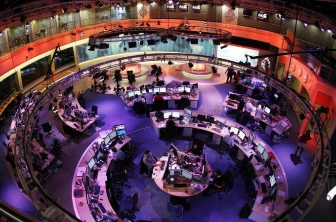 Justiţia egipteană A ORDONAT închiderea definitivă a postului Al-Jazeera din Egipt şi a altor trei televiziuni