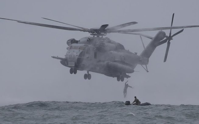 Un elicopter al Marinei americane S-A PRĂBUŞIT ÎN MARE